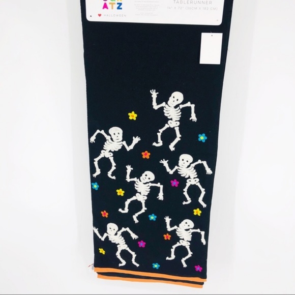 NWT Fall Halloween Embroidered Skeleton Black Table Runner - Picture 8 of 8
